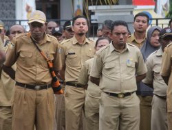 Wabup Yapen Ajak ASN Dukung Pemulihan Keuangan Daerah dan Tegaskan Disiplin Guru